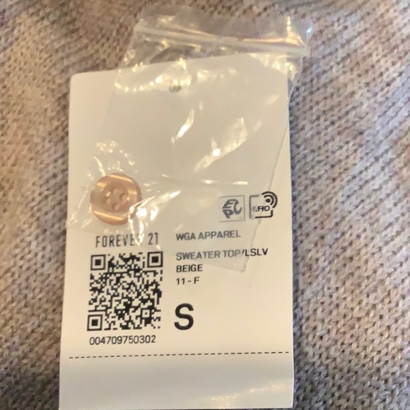 NWT FOREVER 21 PREMIUM LABLE Turtleneck Cold Shoulder Sweater Small - Picture 5 of 11